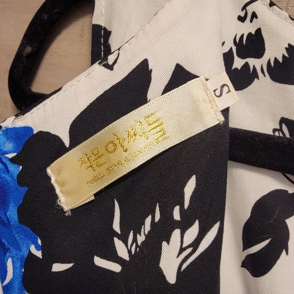 Beautiful fitted with flare skirt dress - Picture 7 of 7